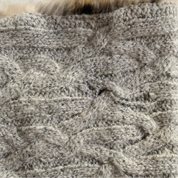 Aerie Faux Fur Chunky Knit Infinity Scarf Neck Gater Cream Gray - Picture 2 of 6